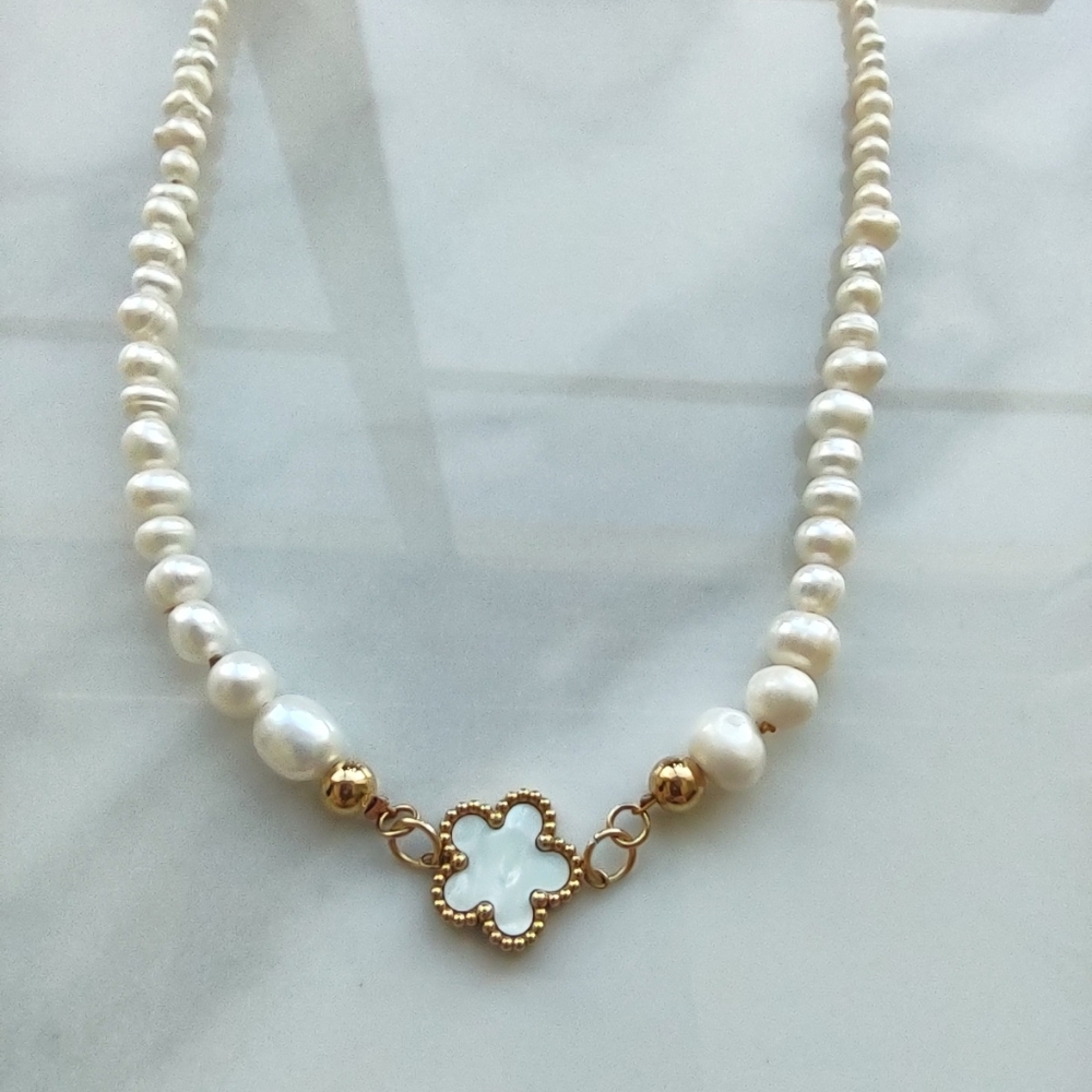 Elegant Gold and White Fresh Water Pearls Necklace